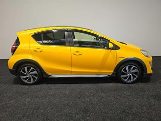 2015 Toyota AQUA - Thumbnail