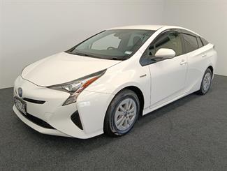 2017 Toyota Prius - Thumbnail