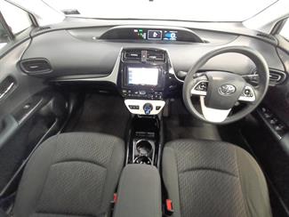 2017 Toyota Prius - Thumbnail