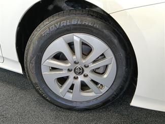 2017 Toyota Prius - Thumbnail