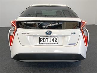 2017 Toyota Prius - Thumbnail